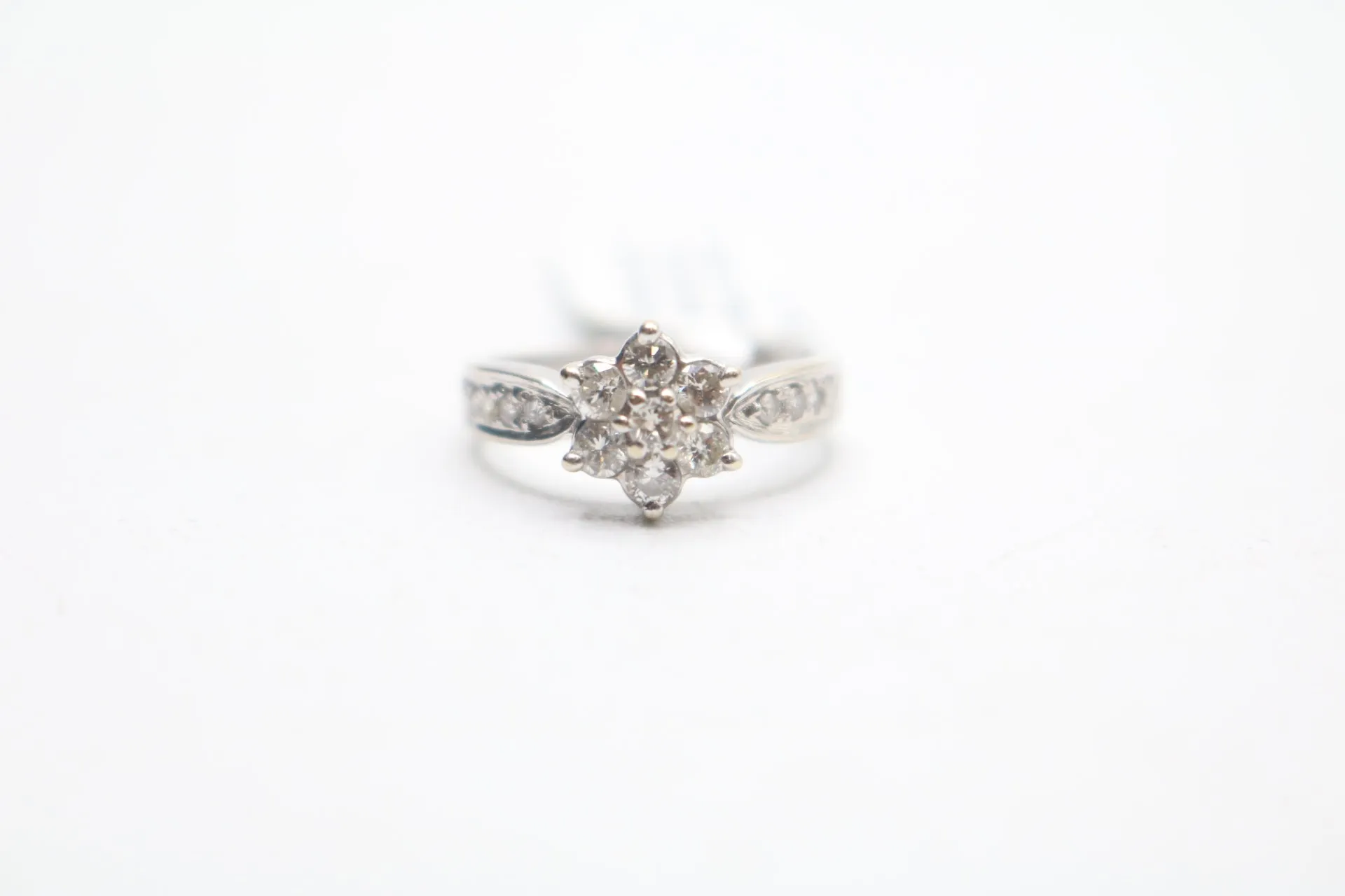 18K White Gold Diamond Flower Engagement Ring (Size 4 1/4)