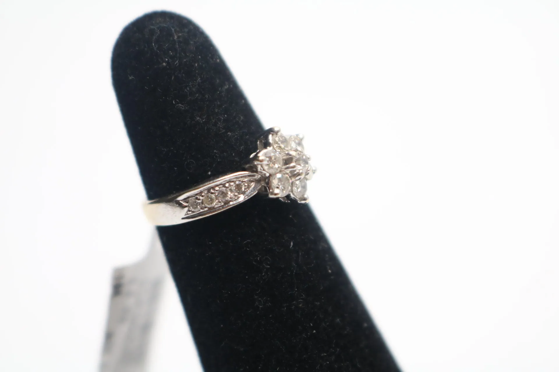 18K White Gold Diamond Flower Engagement Ring (Size 4 1/4)