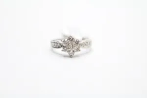 18K White Gold Diamond Flower Engagement Ring (Size 4 1/4)