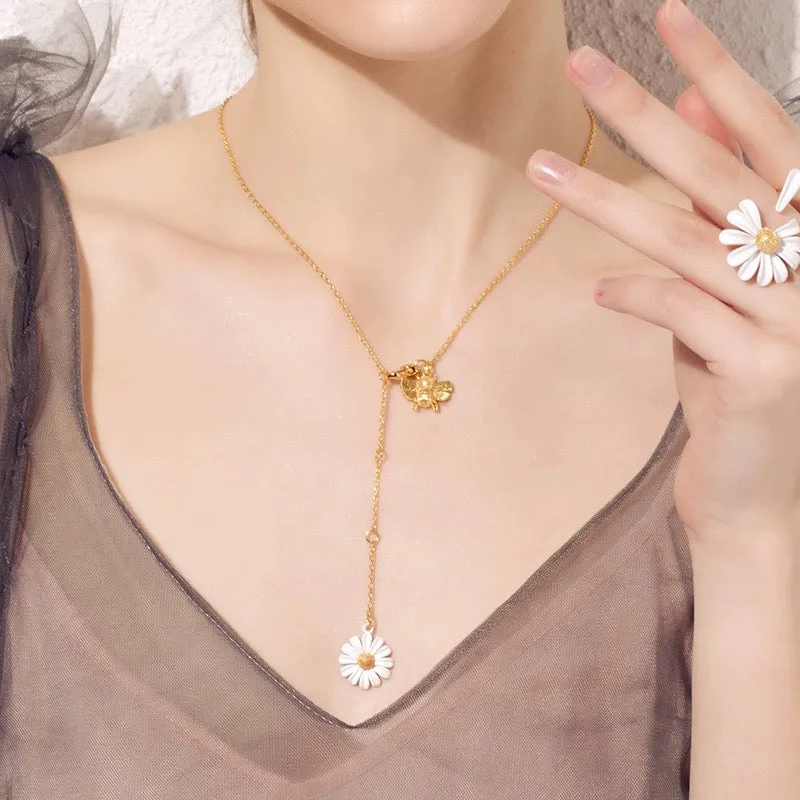 Daisy Flower with Bee Charm Necklace