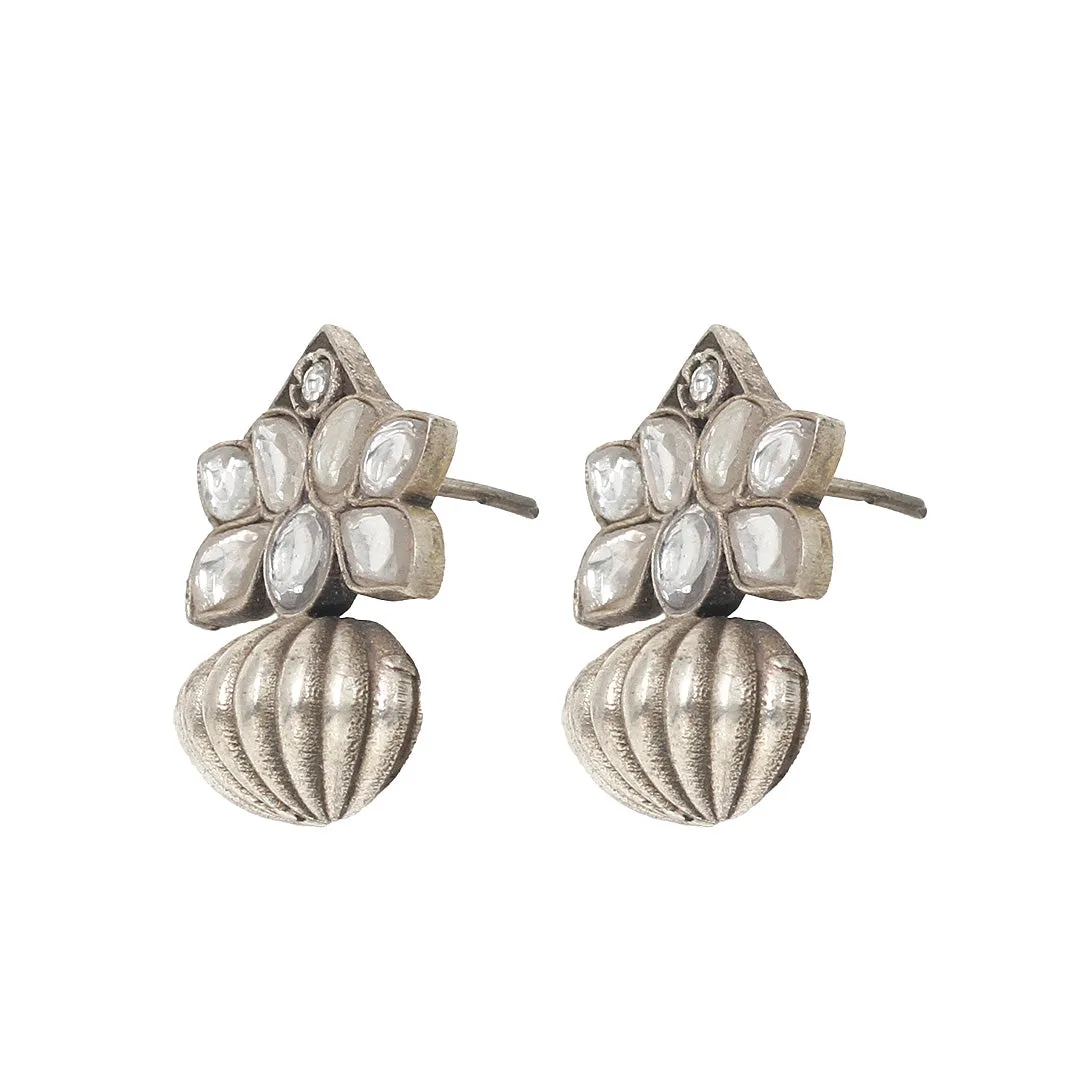 Handcrafted Sophistication: Sangeeta Boochra Silver Earrings