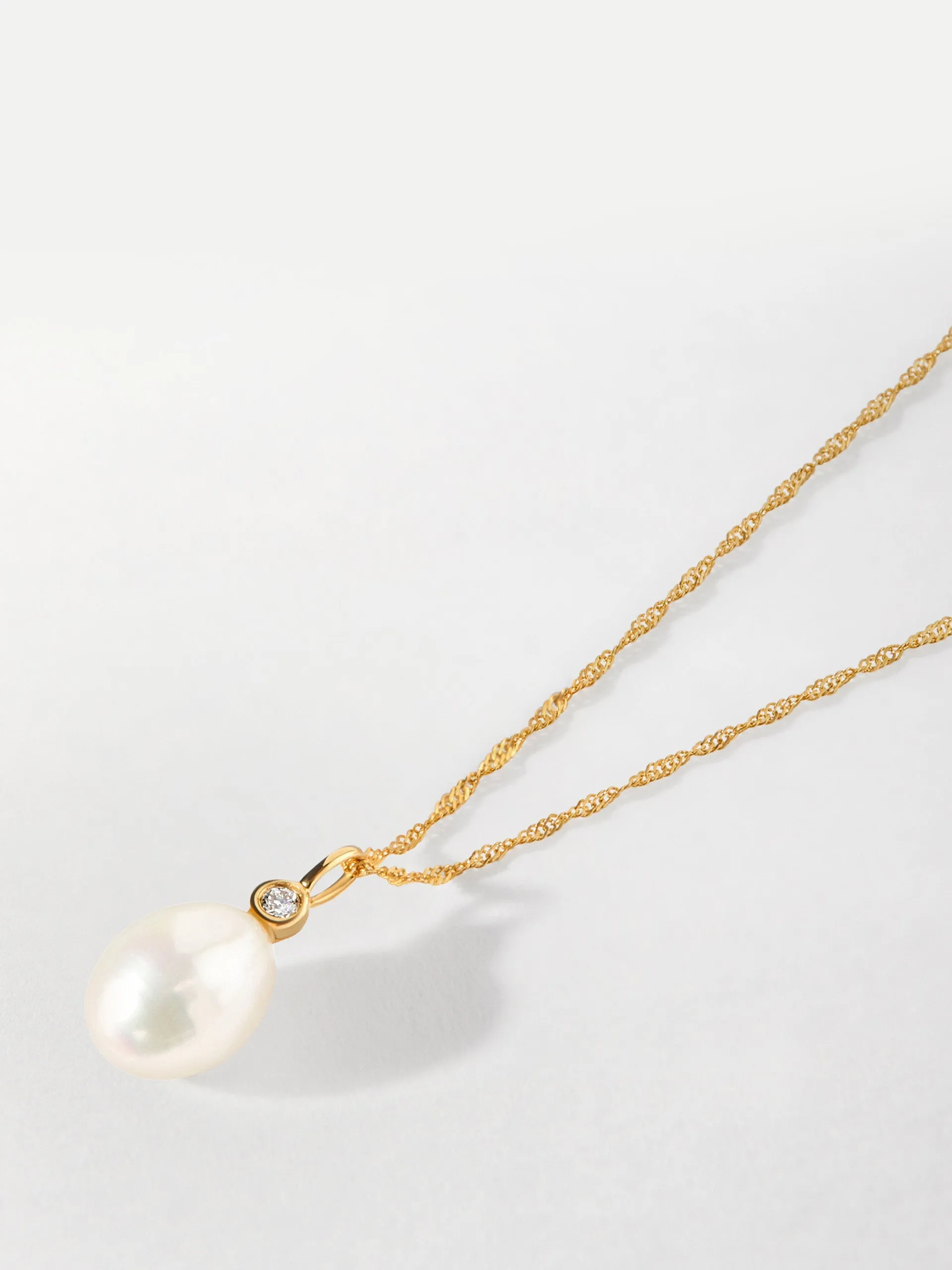 Pearl diamond necklace