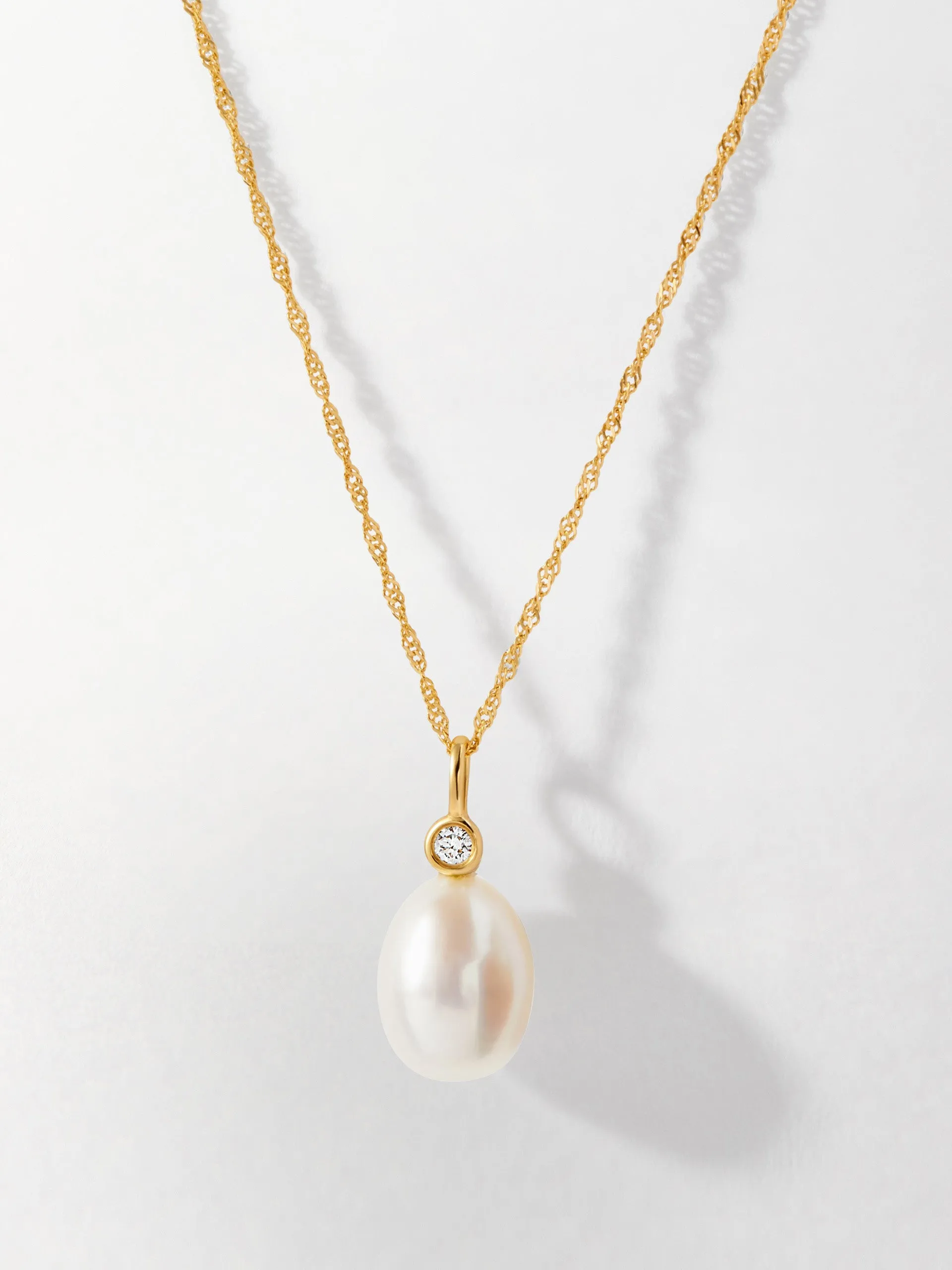 Pearl diamond necklace