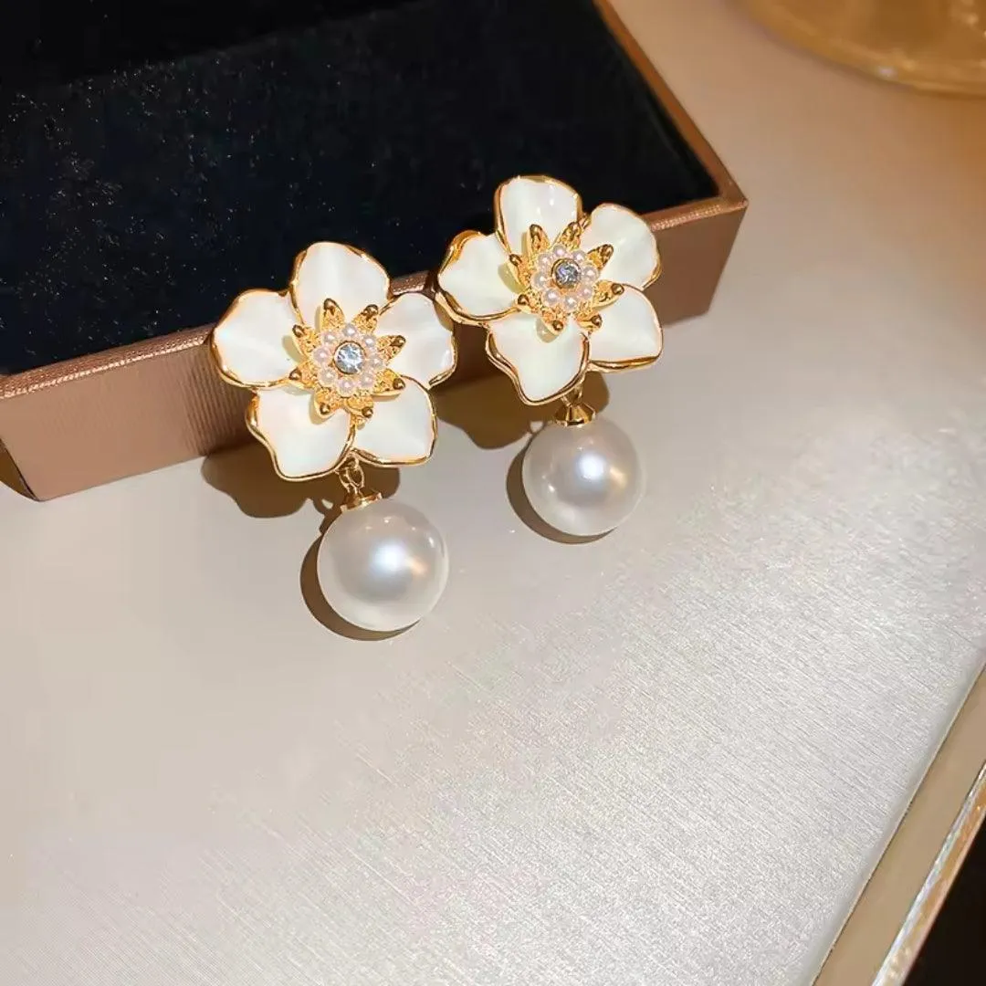 PRINCESS WHITE FLOWER PEARL EARRINGS