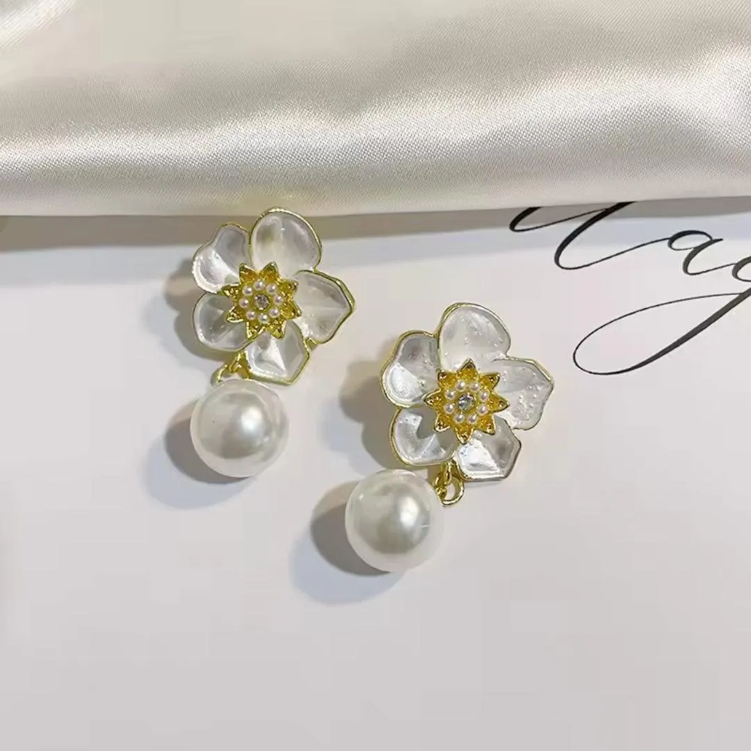 PRINCESS WHITE FLOWER PEARL EARRINGS