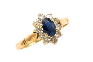 Vintage sapphire and diamond cluster ring in 18 carat gold